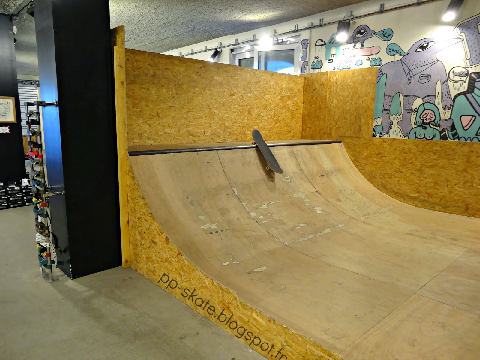 Broek moreel Trek La Friche Belle de Mai - Bud Skateshop skatepark, Marseille, France